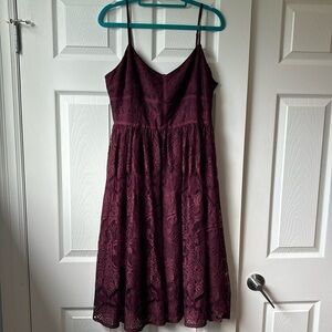 BB Dakota stretch lace size 6 burgundy dress